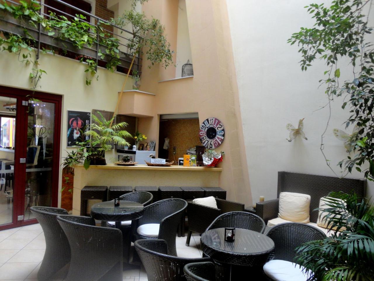 Lirio Guest House Makrakomi Exterior photo